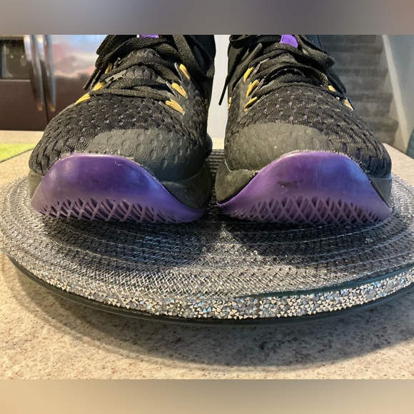 Nike LeBron James Witness 5 Basketball Shoe Black Purple Gold Lakers Mens SZ 13 - Picture 13 of 16